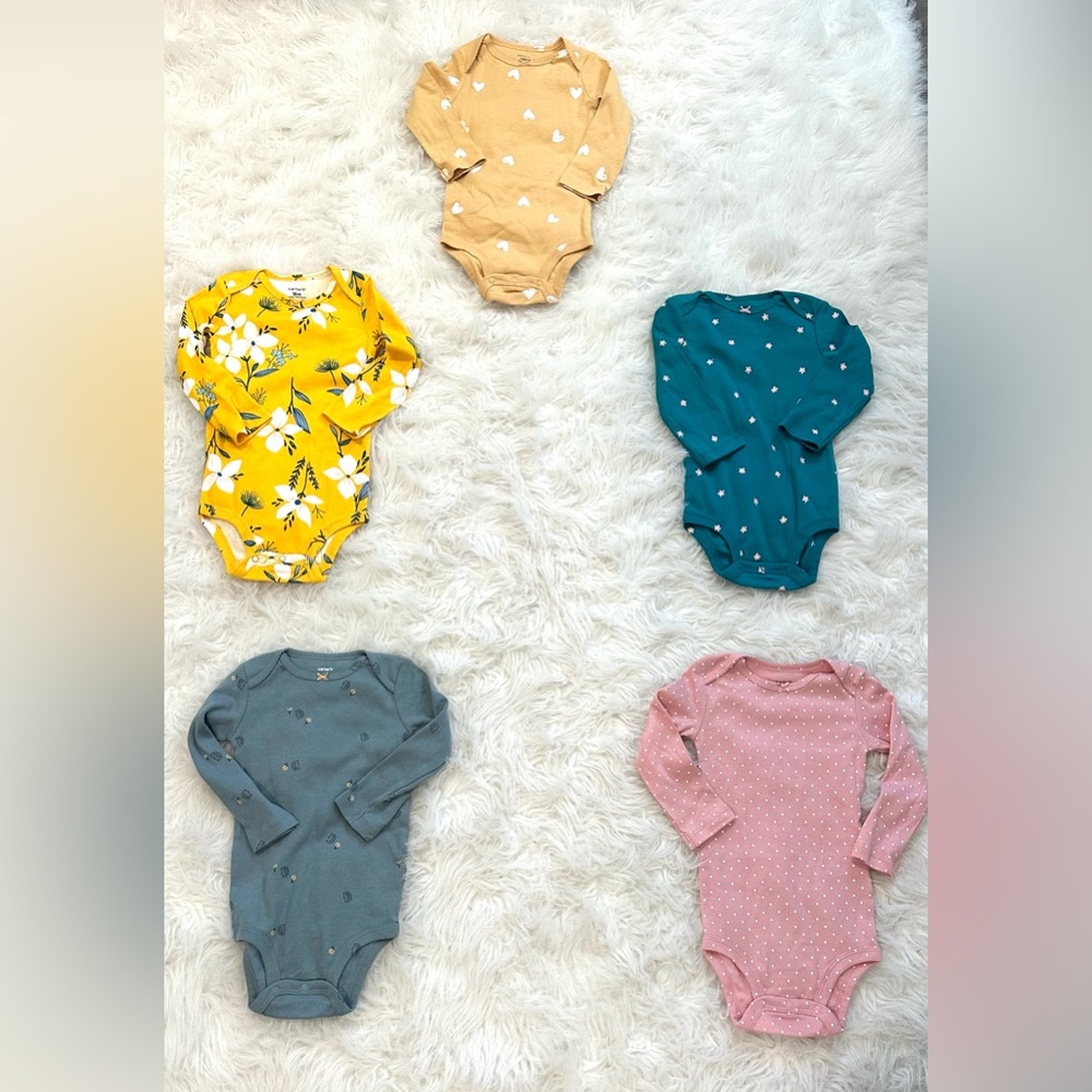Pack of 5 Carter’s Long Sleeve Bodysuits / Onesies - Size 18 Months - NEW